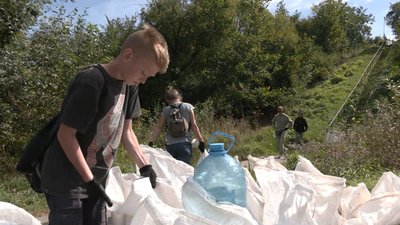 Житель Харківщини збирає гроші для ЗСУ, продаючи сміття на аукціоні Житель Харківщини збирає гроші для ЗСУ, продаючи сміття на аукціоні