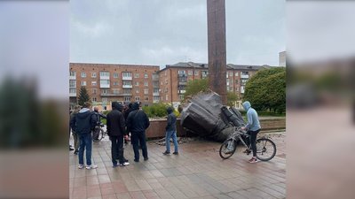 У громаді на Житомирщині самостійно демонтували пам'ятник комсомольцям У громаді на Житомирщині самостійно демонтували пам'ятник комсомольцям