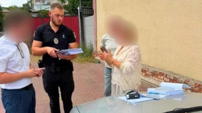 Оголошення підозри екскерівнику річкового порту та його дружині