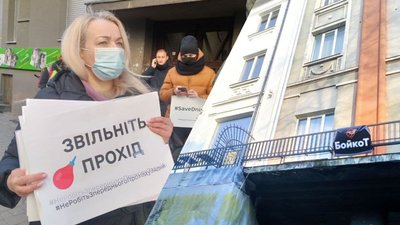 Скло з колонади "Дністра" заберуть — адміністрація готелю