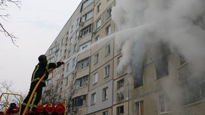 У Харкові після російських обстрілів гасять пожежі у п'яти багатоповерхівках
