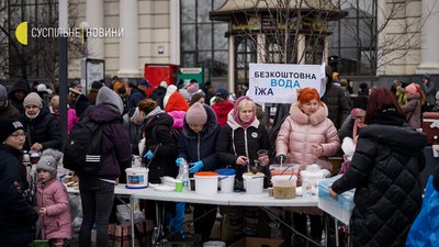 Як вокзал у Львові зустрічає переселенців. Фоторепортаж Як вокзал у Львові зустрічає переселенців. Фоторепортаж