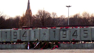 У Латвії попередньо підтримали знесення пам’ятників, що прославляють радянський режим