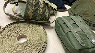 У Полтаві волонтери шиють зимові та маскувальні костюми для військових У Полтаві волонтери шиють зимові та маскувальні костюми для військових