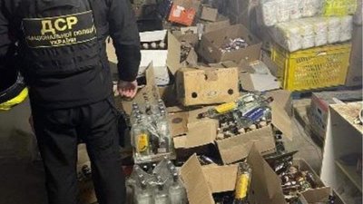 У Херсоні вилучили з незаконного обігу алкоголь та цигарки на півтора мільйона гривень
