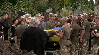 У Рівному попрощалися із загиблим бійцем Віталієм Стибою У Рівному попрощалися із загиблим бійцем Віталієм Стибою