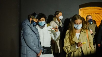 Фоторепортаж з перформансу: у Києві відкрилася виставка, присвячена кримськотатарській культурі Фоторепортаж з перформансу: у Києві відкрилася виставка, присвячена кримськотатарській культурі