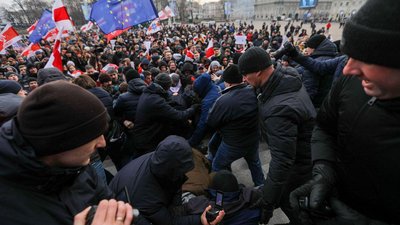 У центрі Мінська сотні людей протестують проти “інтеграції” з Росією У центрі Мінська сотні людей протестують проти “інтеграції” з Росією