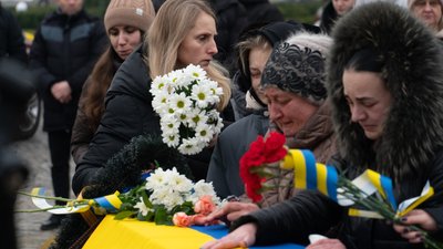 В Ужгороді попрощалися із полеглим захисником Владиславом Павловим В Ужгороді попрощалися із полеглим захисником Владиславом Павловим