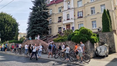 Велосипедна акція: лучани вимагають забезпечити мікрорайон громадським транспортом Велосипедна акція: лучани вимагають забезпечити мікрорайон громадським транспортом