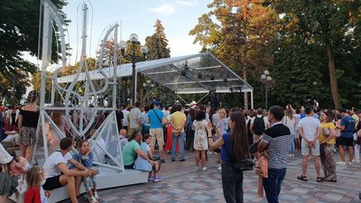 День Конституції: на площі перед Верховною радою розпочався святковий концерт класичної музики