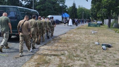Прощання з бійцем Олександром Волченком Прощання з бійцем Олександром Волченком