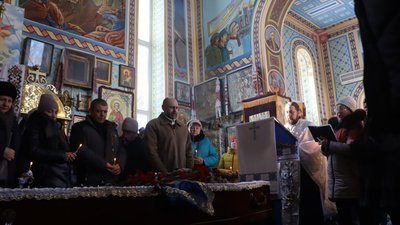 В Охтирці на Сумщині поховали військового Едуарда Даниленка В Охтирці на Сумщині поховали військового Едуарда Даниленка