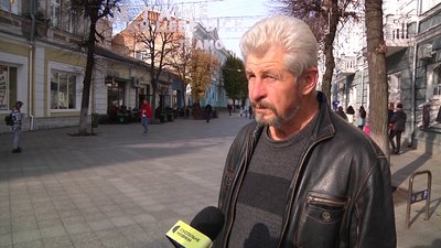 Вперше за 42 роки чистять русло річки – житомирські комунальники розчищають Тетерів Вперше за 42 роки чистять русло річки – житомирські комунальники розчищають Тетерів