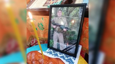 На Чернігівщині попрощалися з Дмитром Грабовцем, який загинув на Донеччині На Чернігівщині попрощалися з Дмитром Грабовцем, який загинув на Донеччині