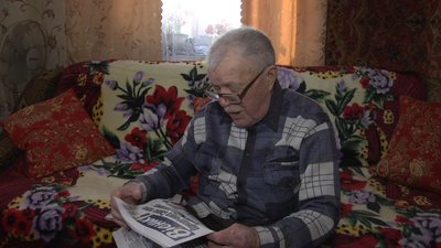Більшість часу Іван Давиденко дивиться телевізор та читає газети. Більшість часу Іван Давиденко дивиться телевізор та читає газети.
