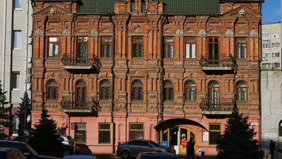 "Цар-балкони" на фасадах історичних будівель Дніпра "Цар-балкони" на фасадах історичних будівель Дніпра