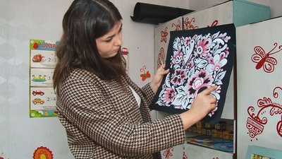 Хотіла розписати "Джавелін": юна мисткиня з Черкас розповіла, як оздоблює гільзи від ракет Хотіла розписати "Джавелін": юна мисткиня з Черкас розповіла, як оздоблює гільзи від ракет