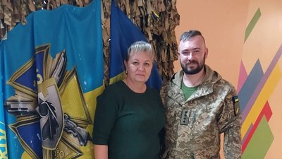"5 тепловізорів зібрали. Ми, як одна сім’я". Історія сумської волонтерки Оксани Зіненко "5 тепловізорів зібрали. Ми, як одна сім’я". Історія сумської волонтерки Оксани Зіненко