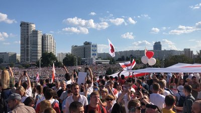 Учасники багатотисячного маршу у Мінську вимагають відставки Лукашенка