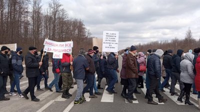 Рух міжнародною трасою М01 на Чернігівщині перекрили. Протестують проти реформи лісгоспів