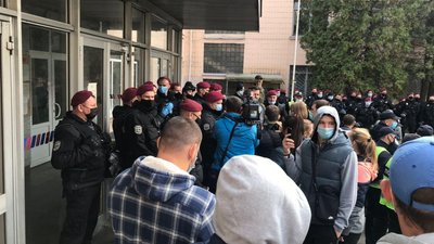 МОН хоче провести інвентаризацію Олімпійського коледжу в Києві, під закладом - протест