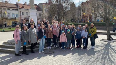 На Тернопільщині до Великодня прикрасили площу міста На Тернопільщині до Великодня прикрасили площу міста