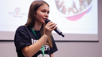 Ангеліна Климова на одному з заходів Всесвітнього дня прибирання у Харківській області