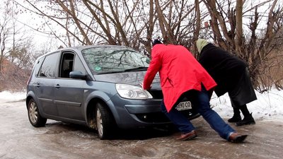 Мешканці Стецьківки на Сумщині мітингували через стан доріг в селі Мешканці Стецьківки на Сумщині мітингували через стан доріг в селі