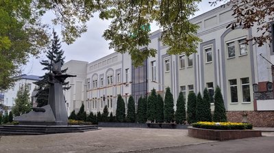 Клима Савура в бронзі "приймала" його зв'язкова: до 20-річчя відкриття в Рівному пам'ятника організатору УПА на Волині Клима Савура в бронзі "приймала" його зв'язкова: до 20-річчя відкриття в Рівному пам'ятника організатору УПА на Волині