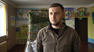 Конфісковані браконьєрські сітки передали волонтерам із житомирського ліцею Конфісковані браконьєрські сітки передали волонтерам із житомирського ліцею