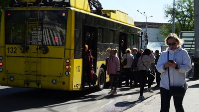 У Полтаві на маршрути не виїхала частина громадського транспорту У Полтаві на маршрути не виїхала частина громадського транспорту