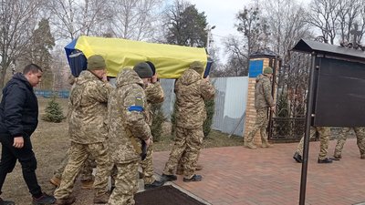 "Був людиною-віддушиною": у Сумах попрощались із 46-річним оборонцем України Володимиром Устименком "Був людиною-віддушиною": у Сумах попрощались із 46-річним оборонцем України Володимиром Устименком