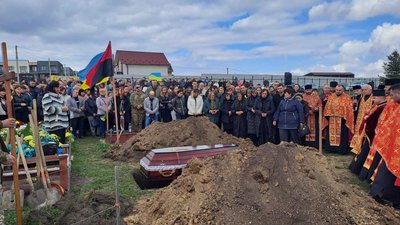 У Тернополі в останню дорогу провели бійця Андрія Мозіля