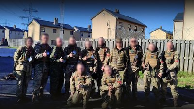 Микола зі своїми побратимами на навчаннях у Великій Британії Микола зі своїми побратимами на навчаннях у Великій Британії