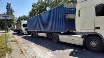 Як у Миколаєві водії дотримуються обмеження руху великовантажного транспорту Як у Миколаєві водії дотримуються обмеження руху великовантажного транспорту