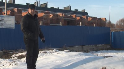 Валерій показав призупинене будівництво багатоквартирного будинку. 13 лютого 2022 рік.