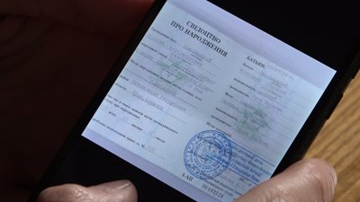 Sıñırdaki bitaraf zonadan qadınnıñ bedenini alıp ketti, FSB azapladı, anası qorquttı: Kefeden köçken adamnıñ ikâyesi