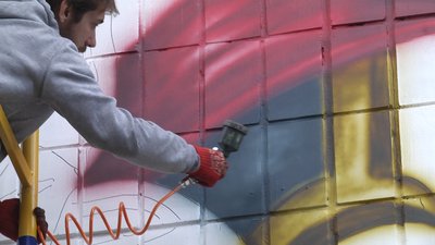У Житомирі відкрили 12-метровий мурал із зображенням українки У Житомирі відкрили 12-метровий мурал із зображенням українки