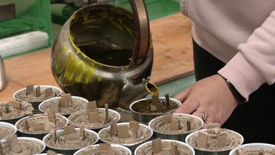 На Рівненщині діти за місяць виготовили близько 800 окопних свічок на передову На Рівненщині діти за місяць виготовили близько 800 окопних свічок на передову
