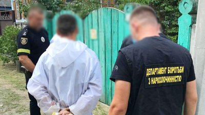 У селі на Черкащині двоє чоловіків облаштували нарколабораторію