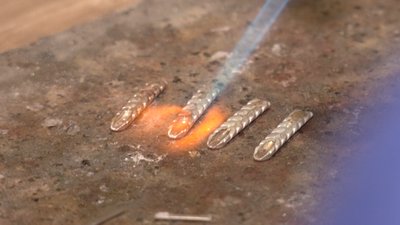 Переселенець з Херсону відкрив ювелірну майстерню у Львові Переселенець з Херсону відкрив ювелірну майстерню у Львові