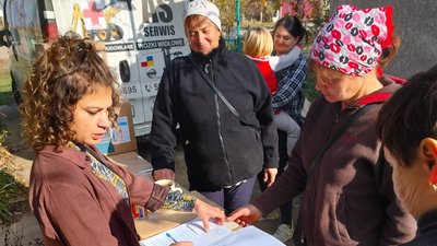Волонтери відвезли 68 пакунків з гуманітарною допомогою в село Миколаївського району Волонтери відвезли 68 пакунків з гуманітарною допомогою в село Миколаївського району