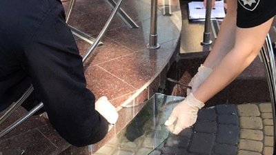 У Херсоні невідомі розтрощили офіс адвокатської фірми У Херсоні невідомі розтрощили офіс адвокатської фірми