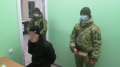 На КПВВ "Каланчак" прикордонники виявили українця, якого розшукували правоохоронці