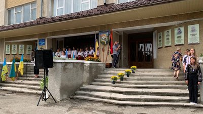 В Івано-Франківській громаді відкрили пам'ятні дошки вісьмом загиблим бійцям із Тисменичан В Івано-Франківській громаді відкрили пам'ятні дошки вісьмом загиблим бійцям із Тисменичан