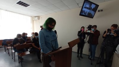 У Полтаві обрали запобіжний захід дівчині, яка з арбалета стріляла у педагогів У Полтаві обрали запобіжний захід дівчині, яка з арбалета стріляла у педагогів