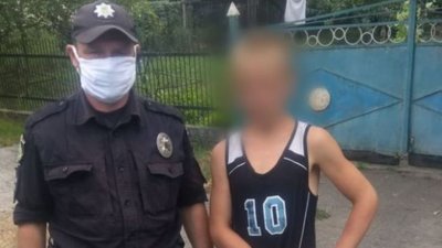 На Херсонщині поліцейські за пів години розшукали та повернули батькам 12-річного хлопця