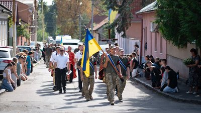 В Ужгороді попрощалися із полеглим на війні Степаном Піріді В Ужгороді попрощалися із полеглим на війні Степаном Піріді
