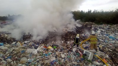 У Ланчині на Івано-Франківщині горіло сміттєзвалище У Ланчині на Івано-Франківщині горіло сміттєзвалище